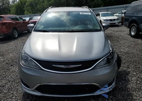 2017 Chrysler Pacifica Touring L Plus z USA, uszkodzony, nr VIN 2C4RC1EG4HR653670